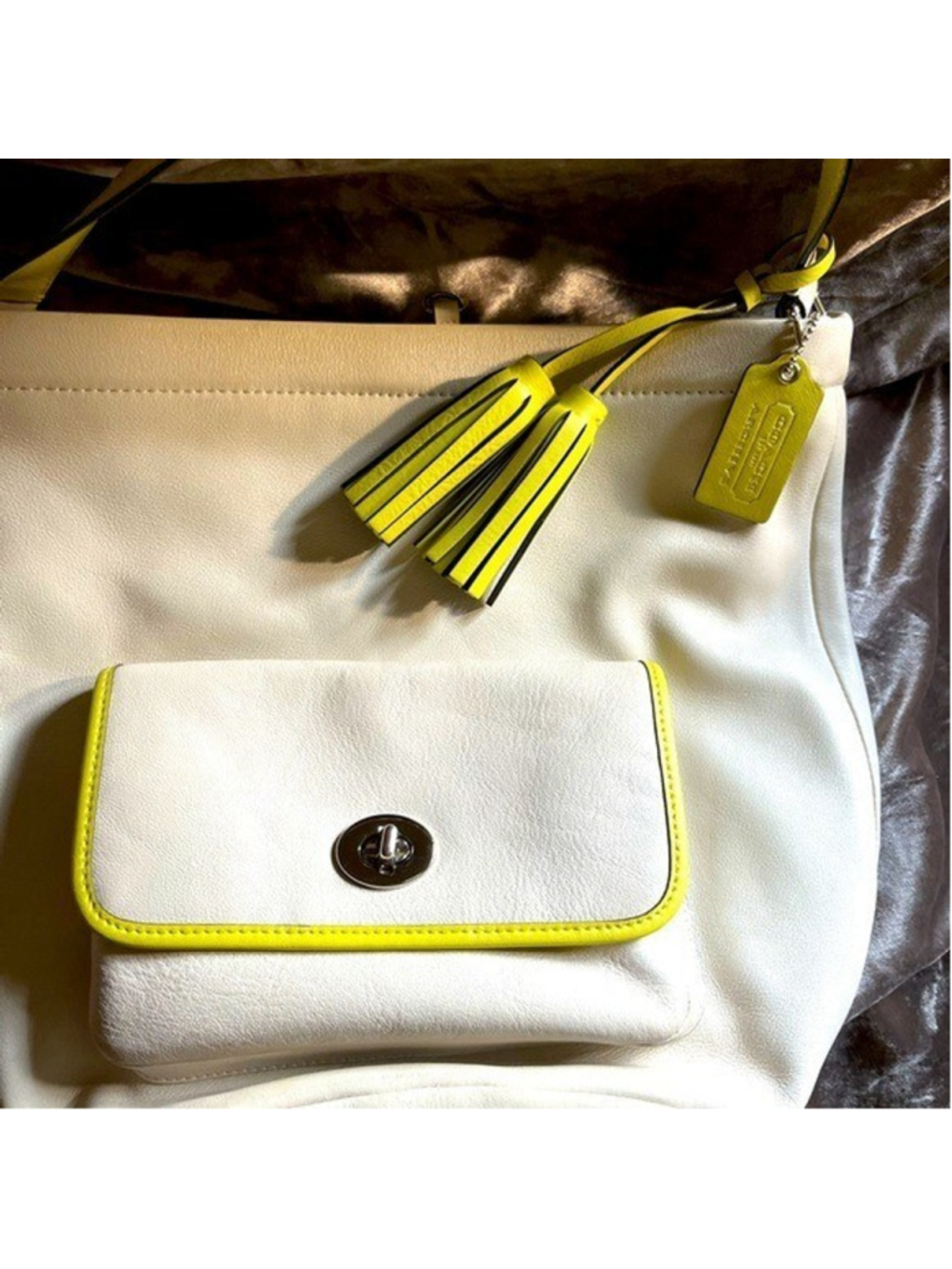 Coach L White Lime green Leather Tote Legacy shoulder Bucket purse 22407